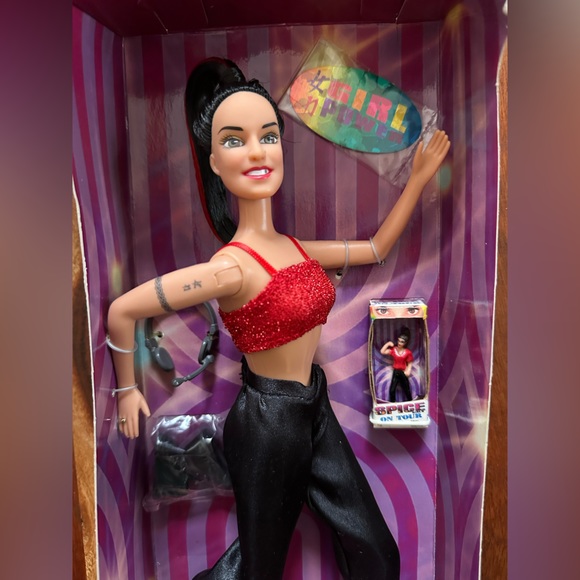 Vintage 1998 Spice Girls on Tour Sporty Spice Barbie - Picture 6 of 6